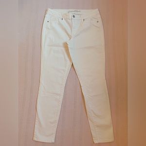 universal thread women’s white mid rise skinny jeans size 6/28R